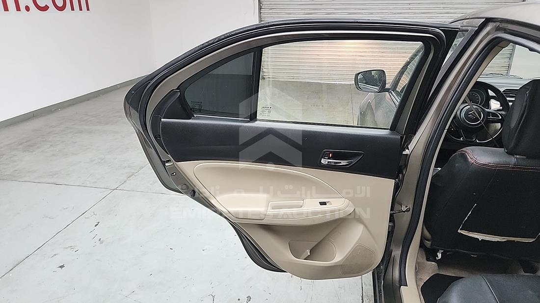 سوزوكي Dzire 2022 — الباب الخلفي الأيسر — صورة 18