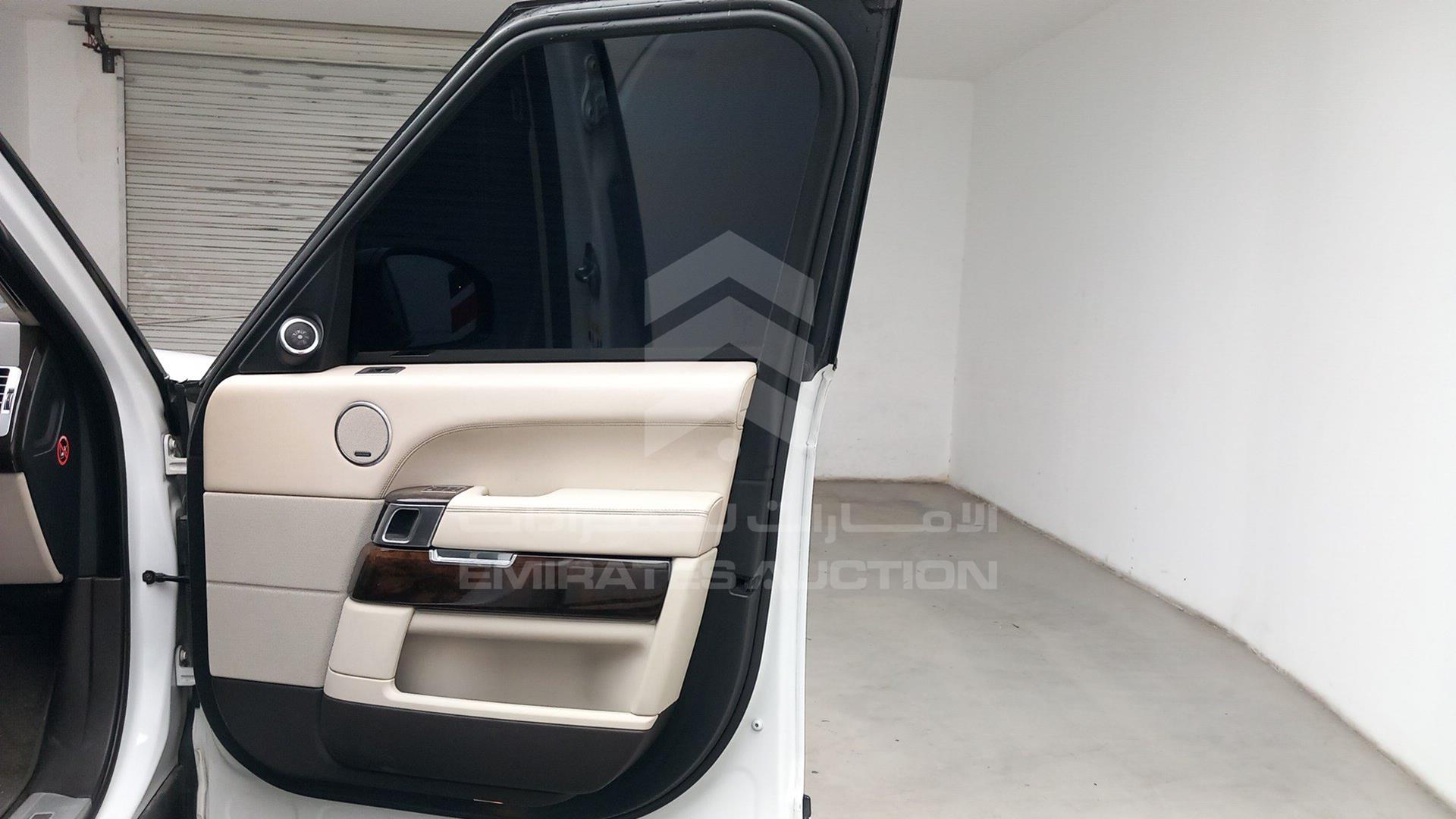 2014 RANGE ROVER VOGUE VIN: SALGA2EFXEA168100
