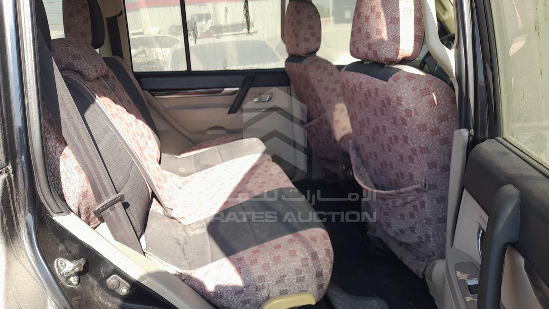 2010 MITSUBISHI PAJERO VIN: JMYLRV95WAJ715441