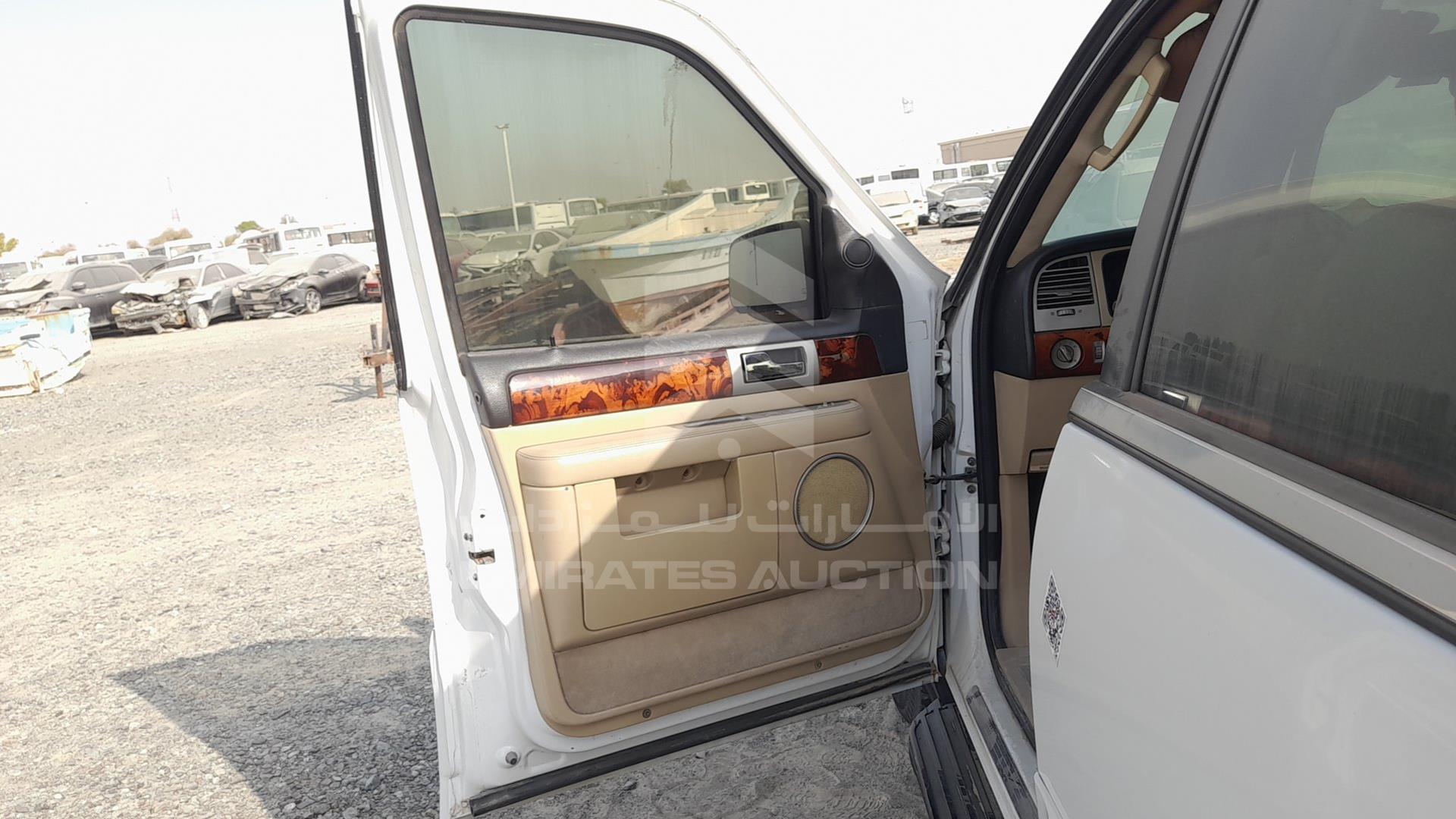 2005 LINCOLN NAVIGATOR VIN: 5LMFU28505LJ23998