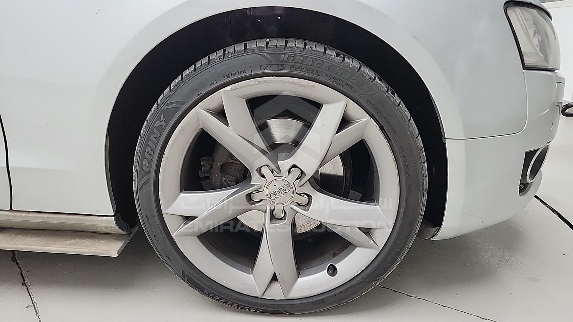 2010 AUDI A5 VIN: WAUAFB8F9AN012270