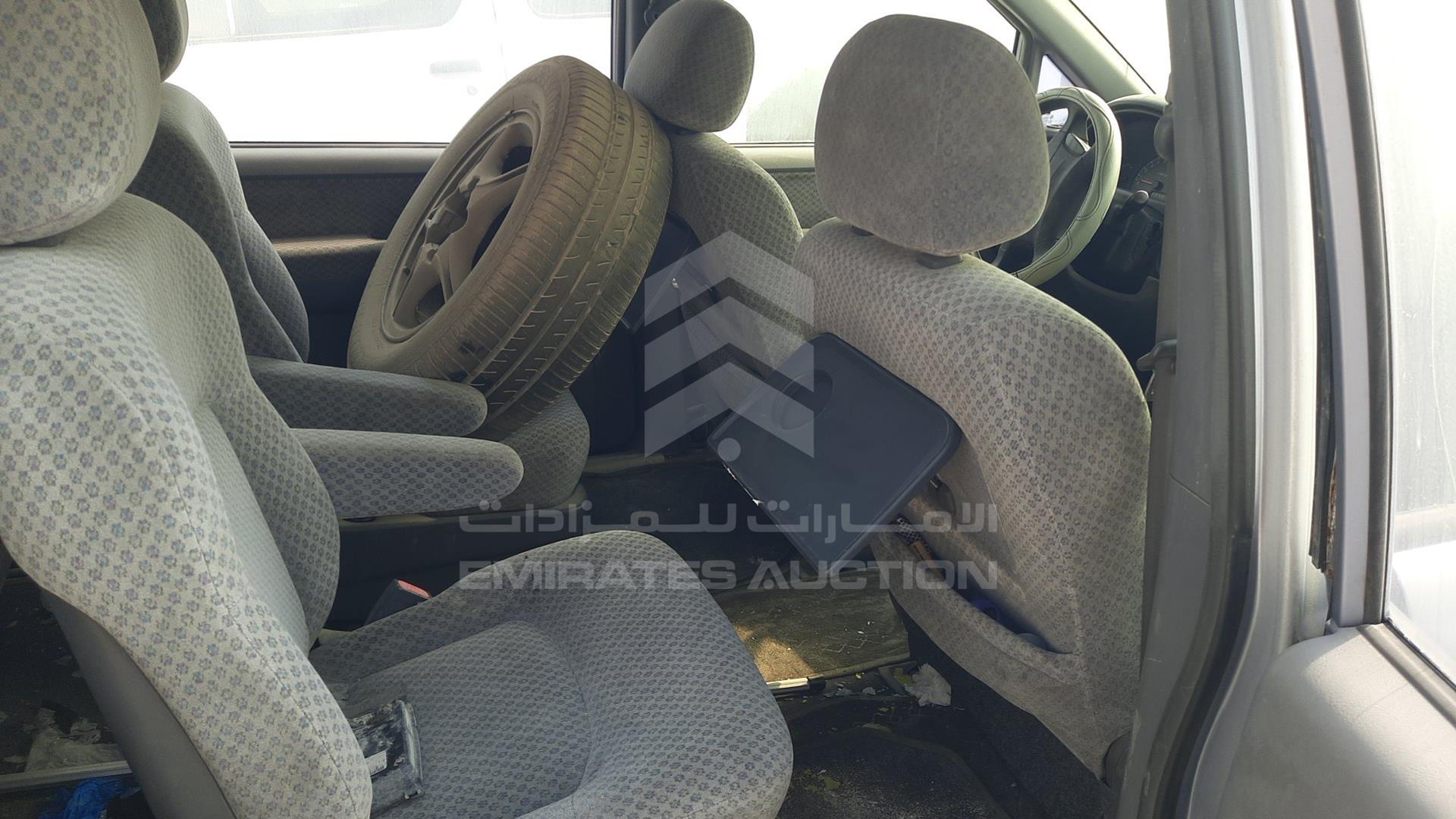 2003 HYUNDAI TRAJET VIN: KMHMH81C83U149511