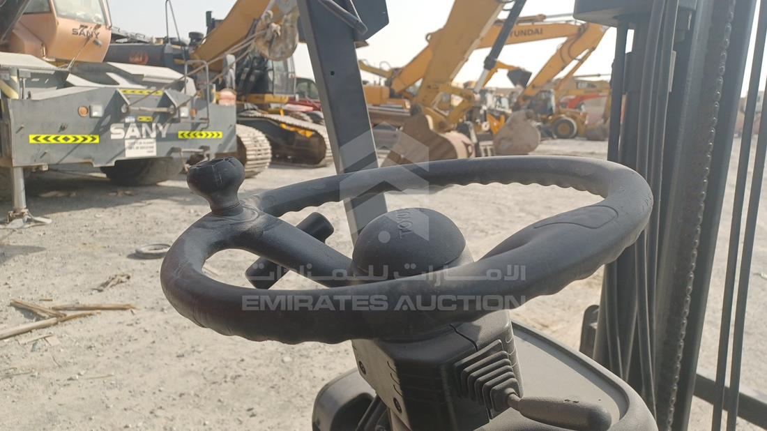 Toyota — Steering & Mounted Controls — Photo 12