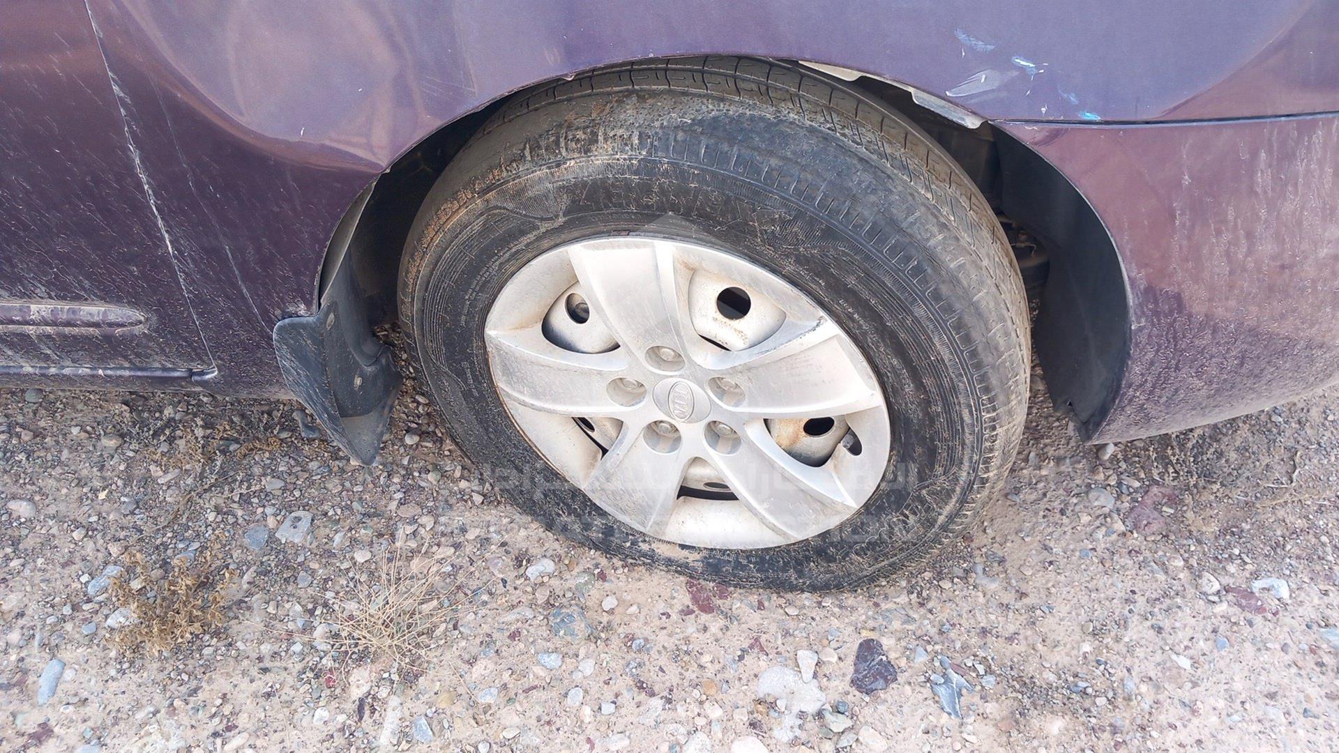2007 KIA CARENS VIN: KNAFG521877103576