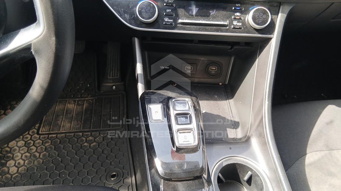 2021 Hyundai Sonata Hybrid — Gear View — Photo 18