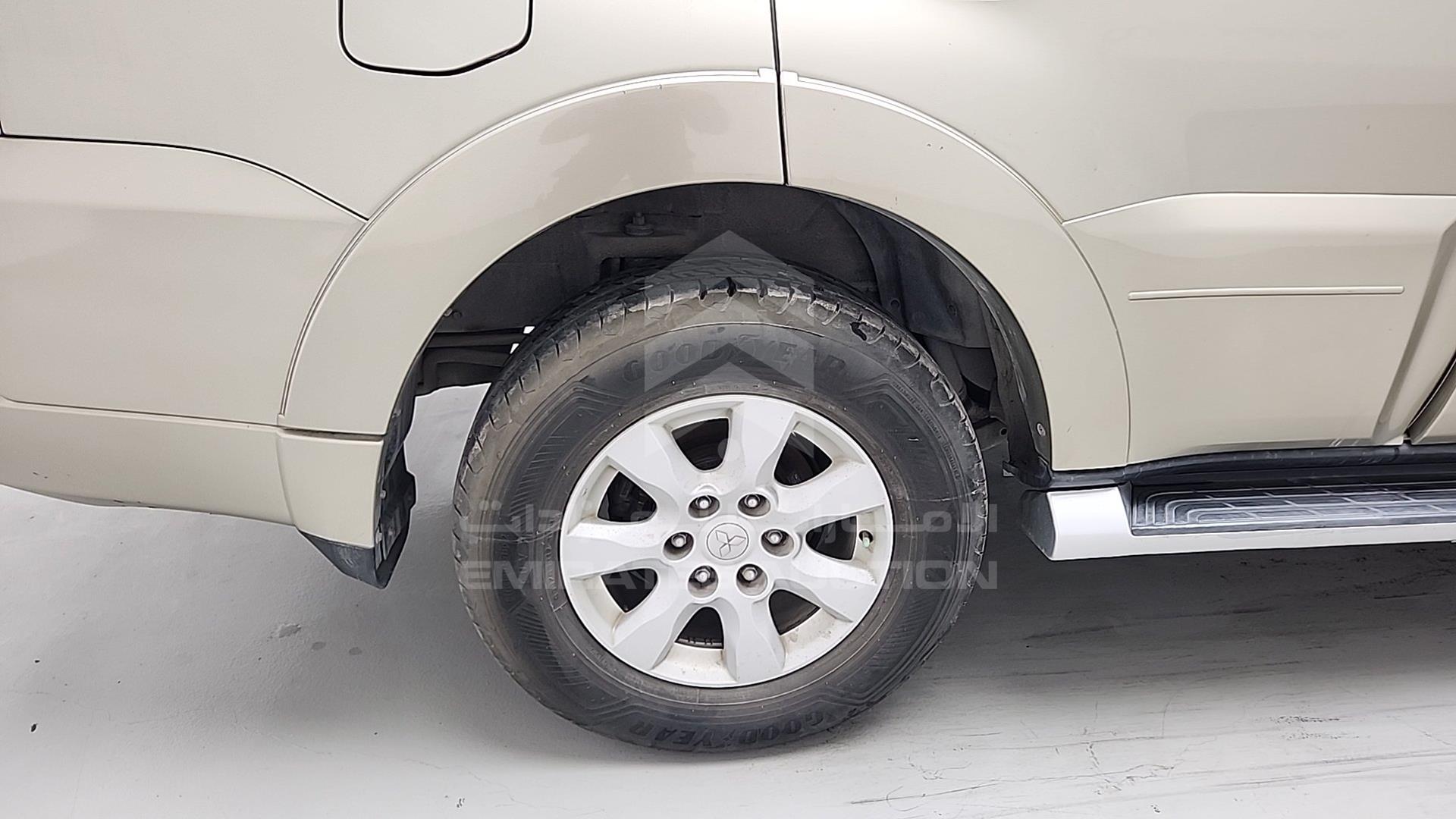 2011 MITSUBISHI PAJERO VIN: JMYLRV95WBJ706502