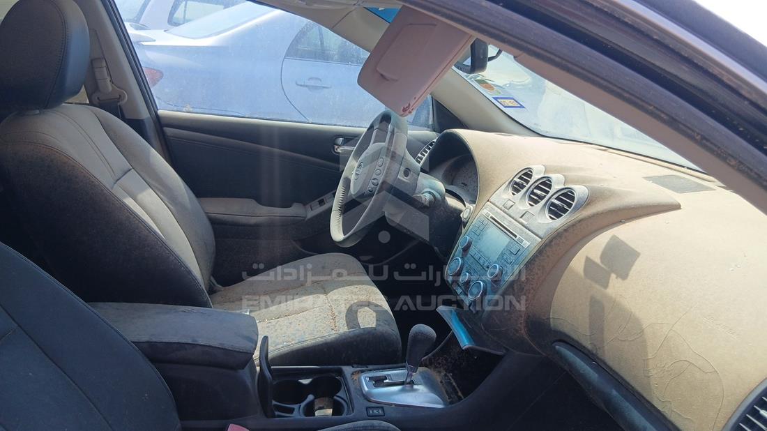 نيسان التيما 2010 — زاوية الراكب الأمامي للمقعد — صورة 21