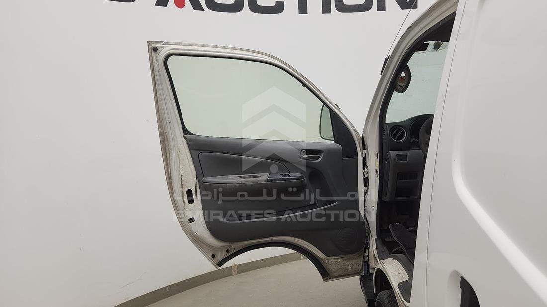 نيسان أورفان 2013 — الباب الأمامي الأيسر — صورة 5