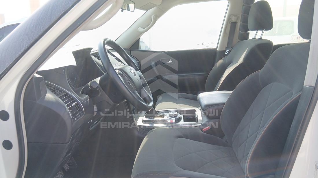 نيسان باترول 2019 — زاوية السائق الأمامية اليسرى — صورة 13