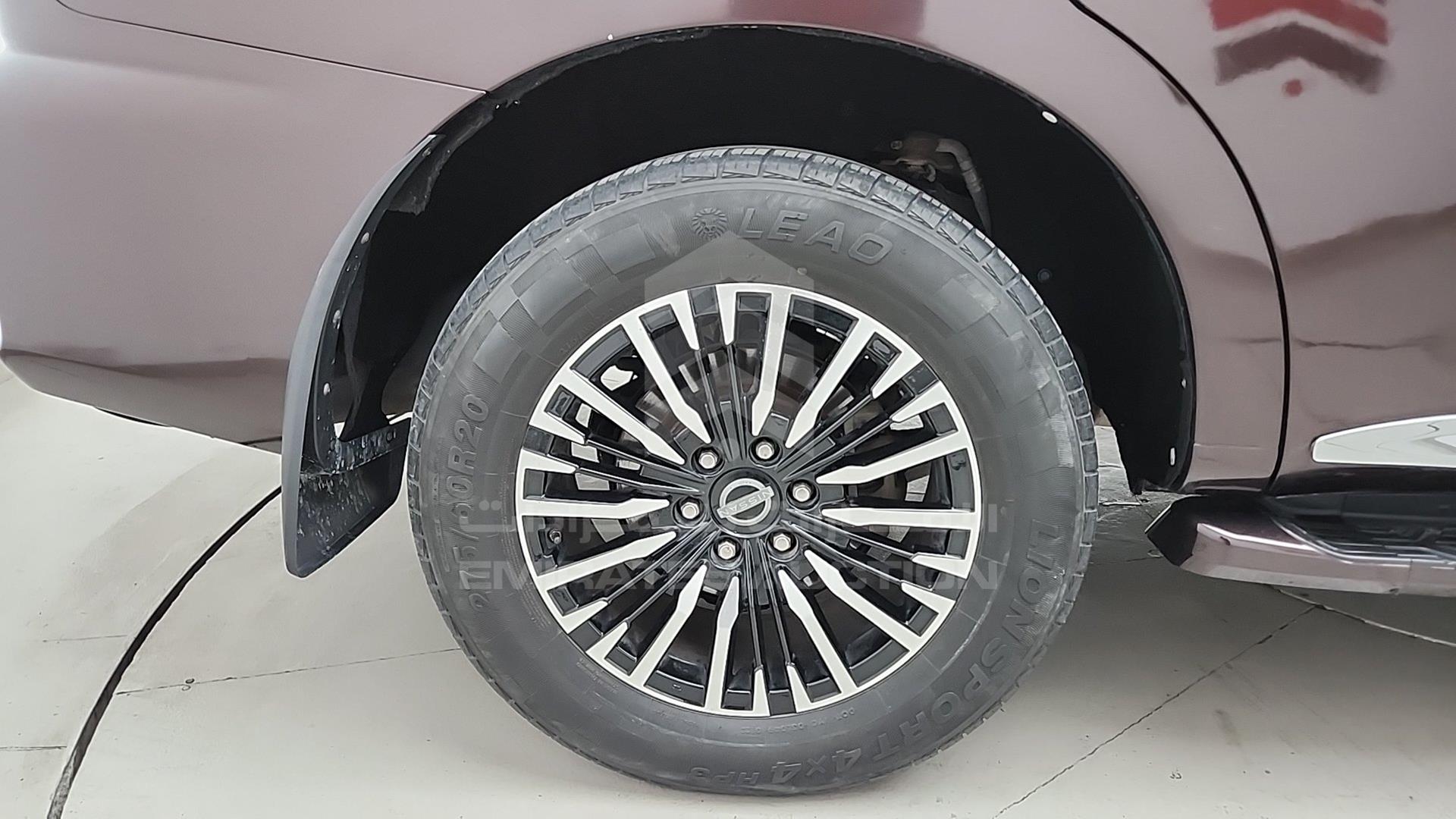 2011 INFINITI QX56 VIN: JNRAZ25Y0B9000342