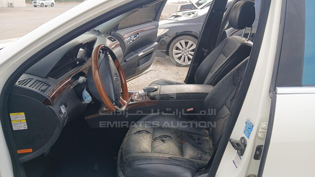 مرسيدس اس 550 2011 — زاوية السائق الأمامية اليسرى — صورة 13