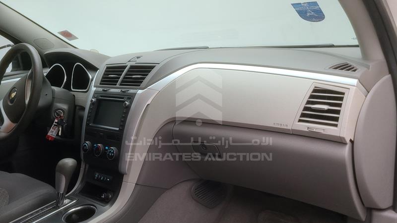 1GNKR8ED9CJ235432 Auction: EmiratesAuction Lot: 413741 1GNKR8ED9CJ235432 Chevrolet Traverse 2012 WHITE Photo 32