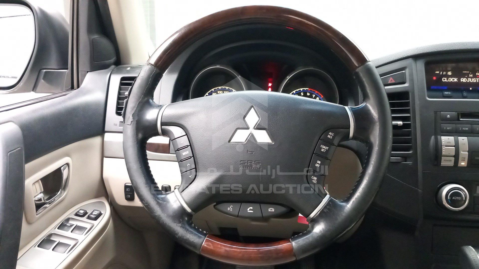 2010 MITSUBISHI PAJERO VIN: JMYLRV95WAJ713865