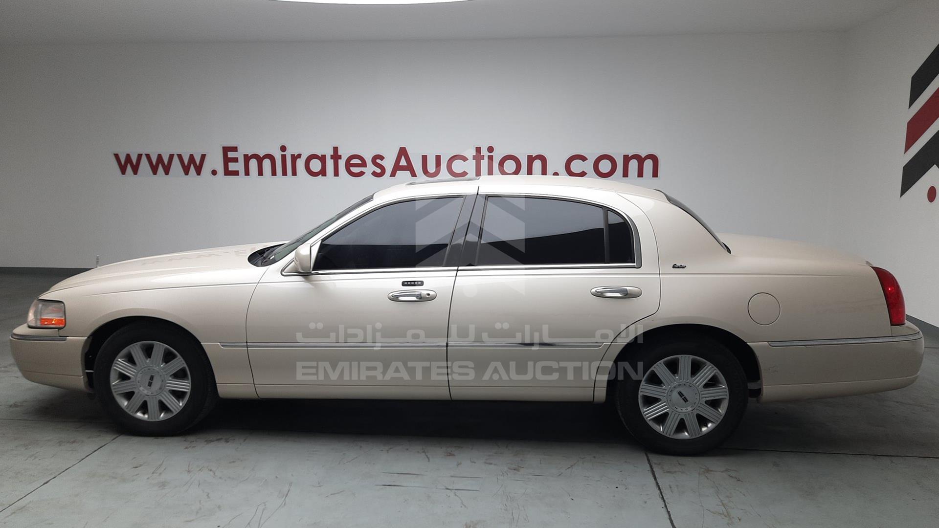 2003 LINCOLN TOWN CAR VIN: 1LNHM83W83Y634762