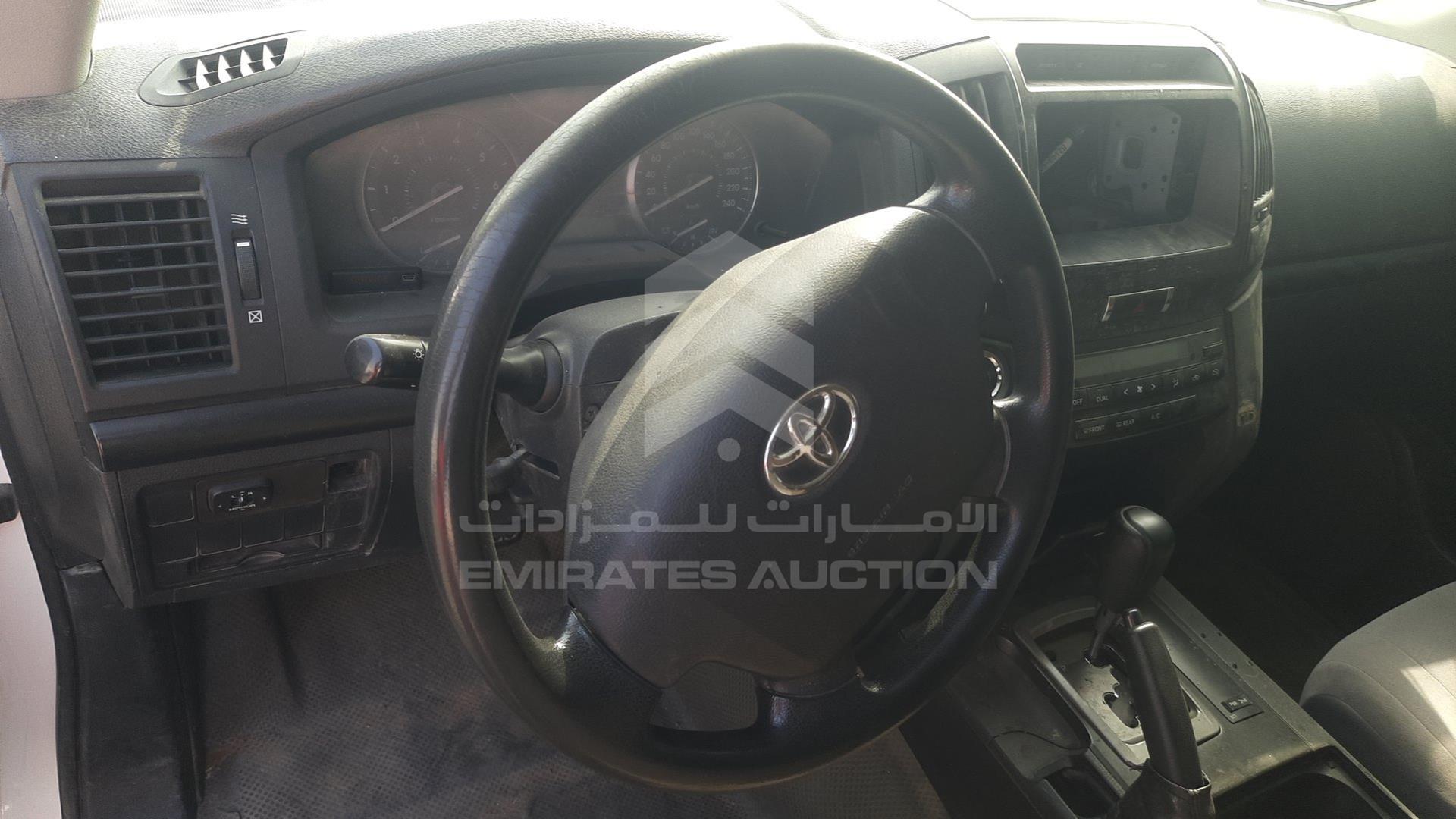 2011 TOYOTA LAND CRUISER VIN: JTMDU09J8B4032305