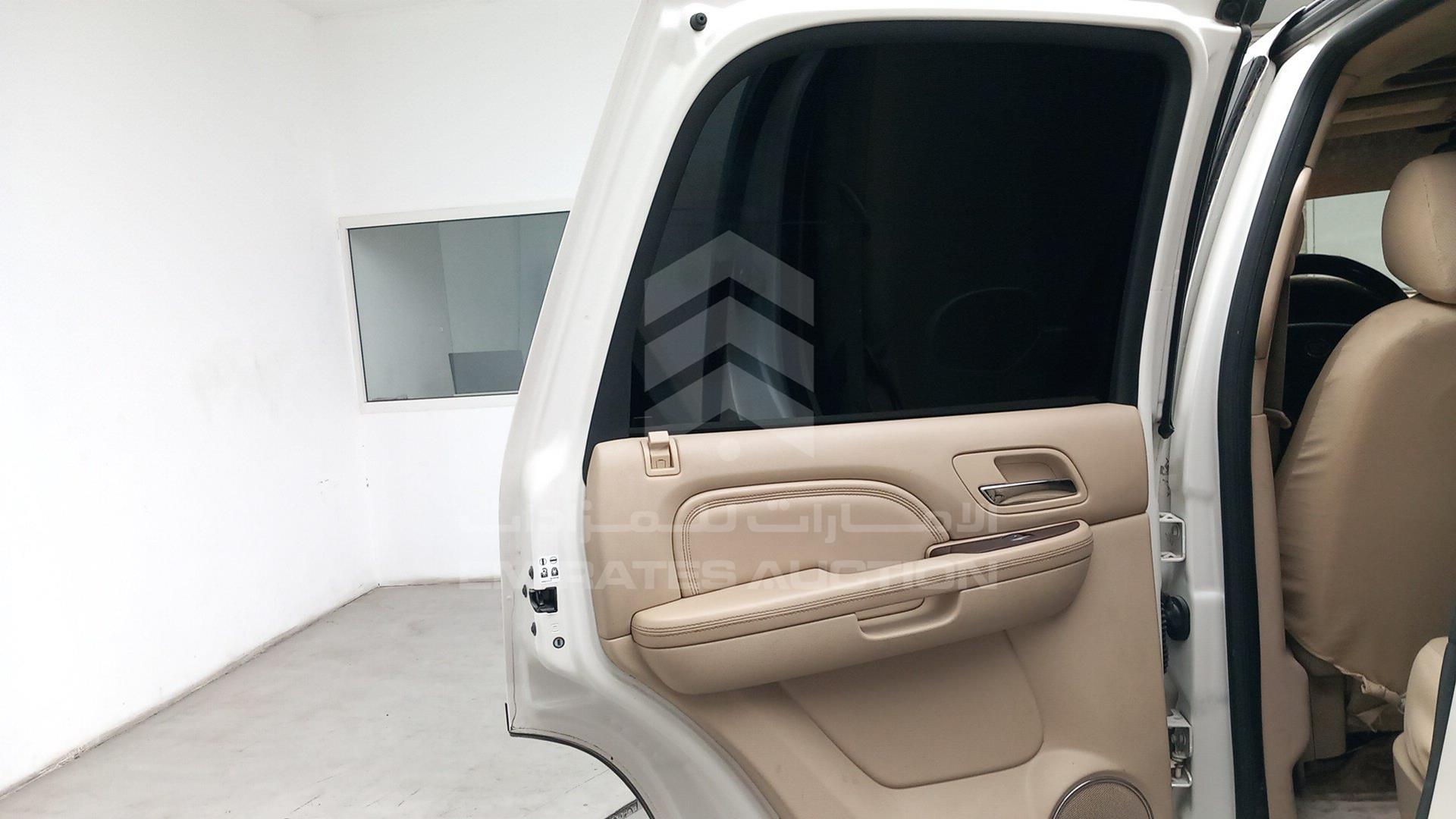 2011 CADILLAC ESCALADE VIN: 1GYS3EEJ1BR157902