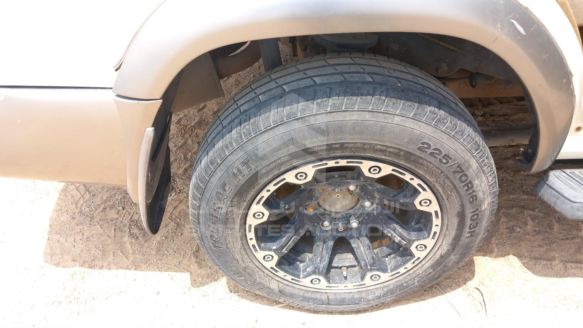 2002 NISSAN PATHFINDER VIN: JN8AR05Y62W522936