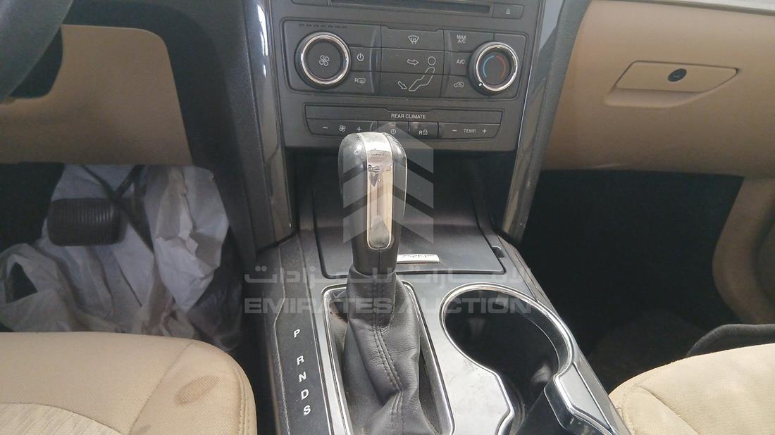 2016 Ford Explorer — Gear View — Photo 16