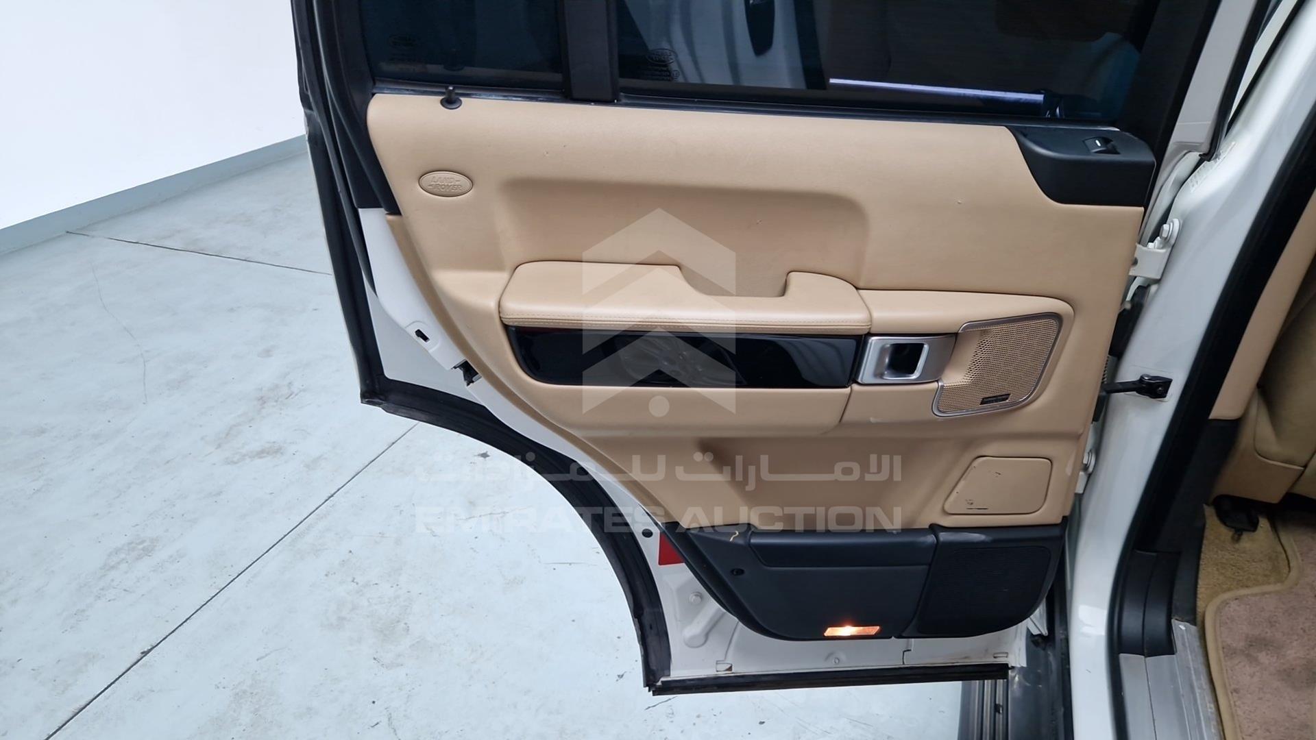 2011 RANGE ROVER VOGUE VIN: SALLMEME4BA337190