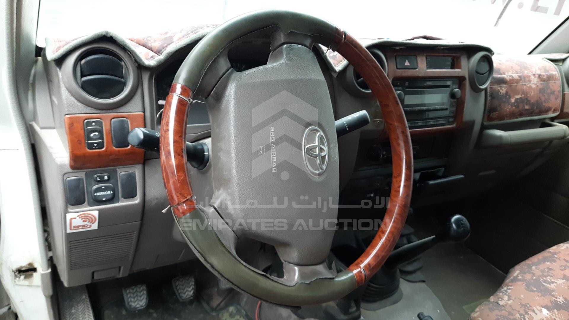 2013 TOYOTA LAND CRUISER VIN: JTFLU73J2D4547985
