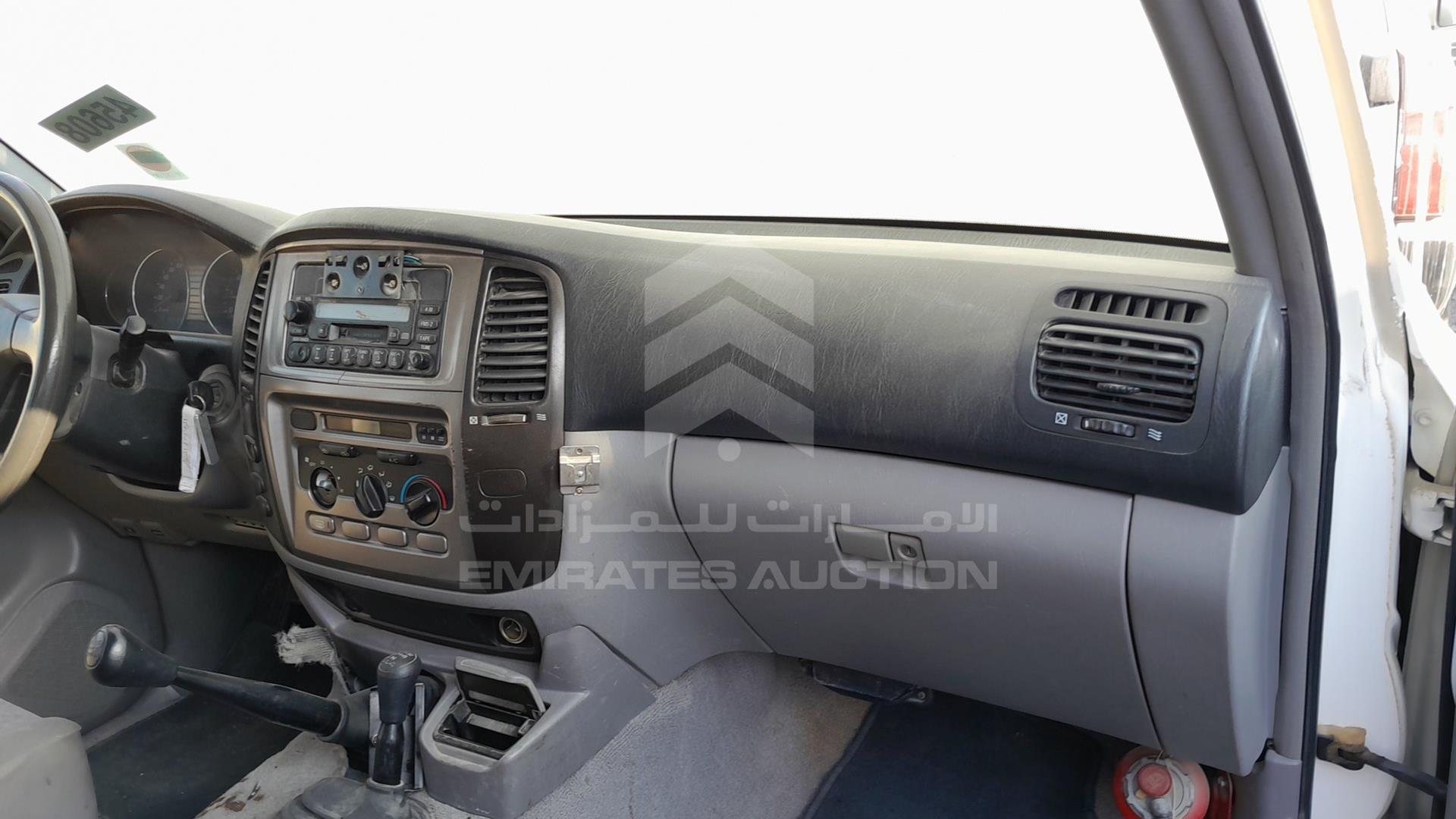 2003 TOYOTA LAND CRUISER VIN: JTGHJ01J633003935