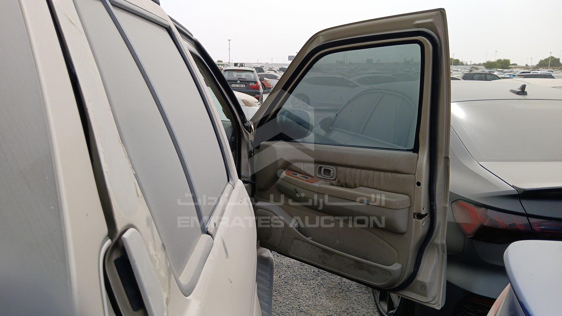 2001 INFINITI QX4 VIN: JNRDR09X71W204400