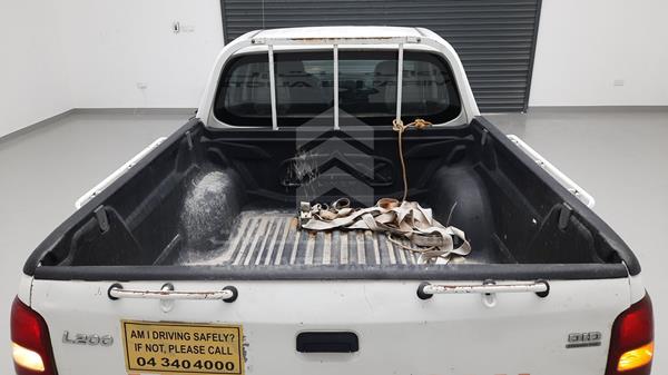 MMBJNKJ30GH045283 Mitsubishi L 200