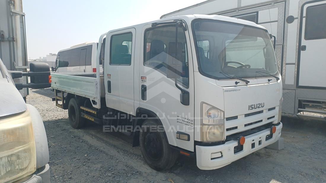 2015 Isuzu NPR — Front Right Angle — Photo 9