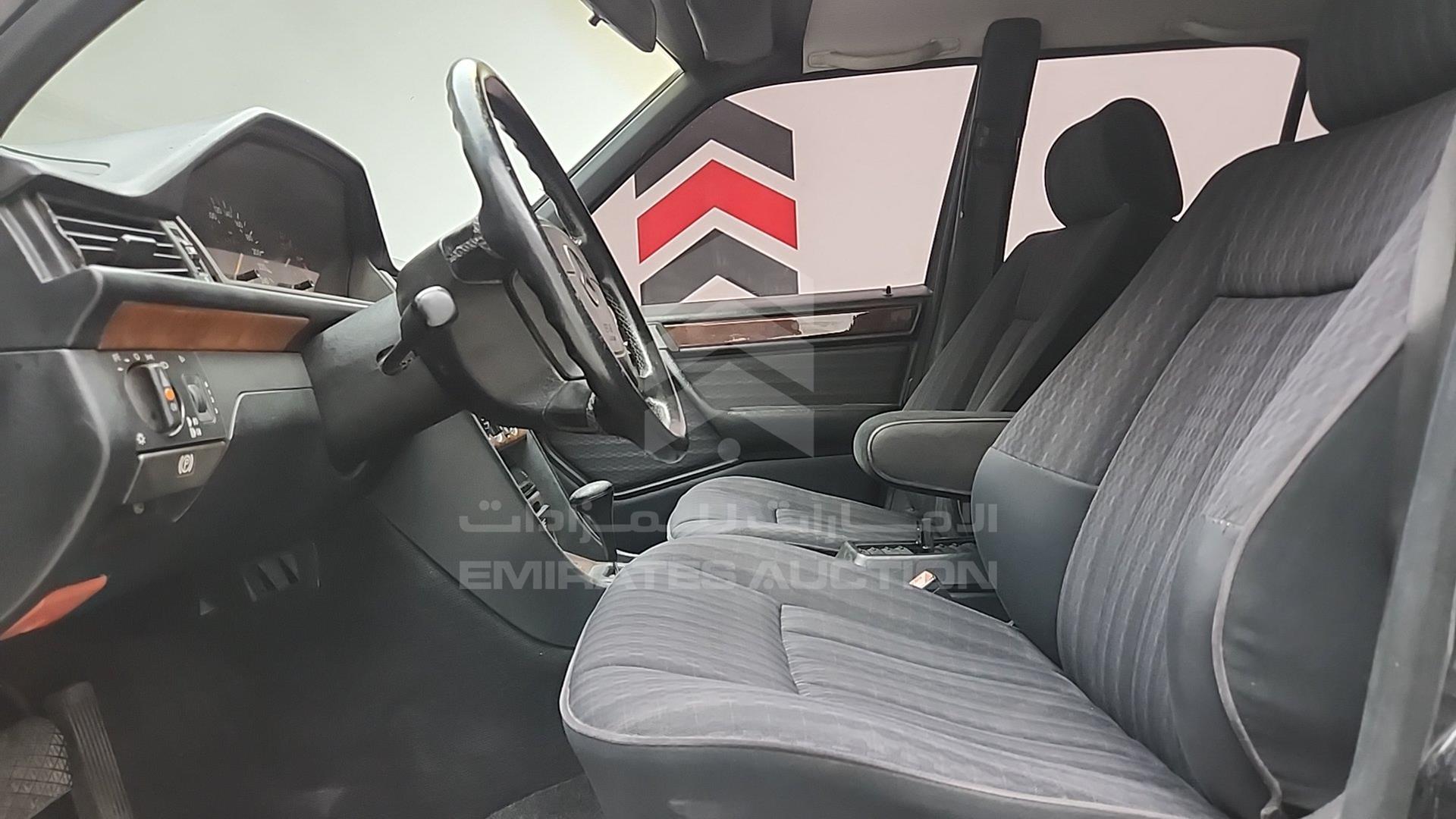 1992 MERCEDES E 300 VIN: WDB1240301B701480