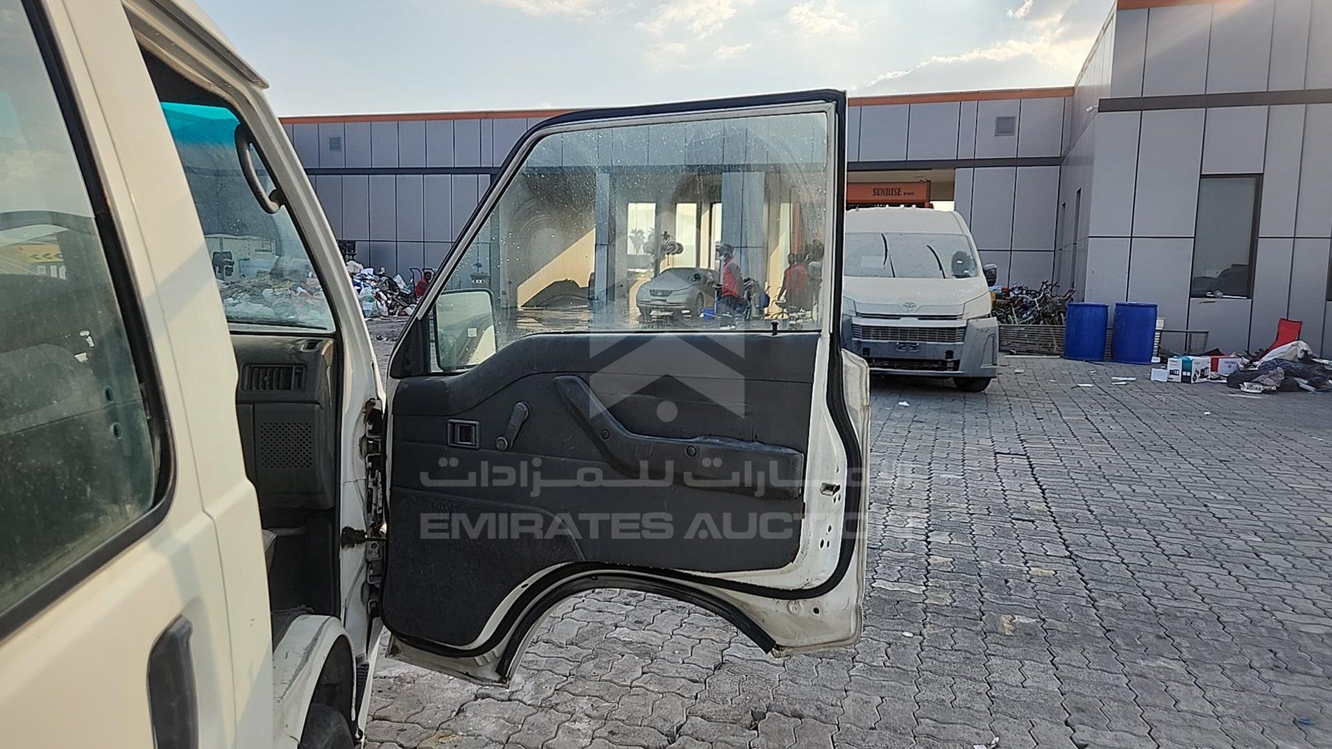 2011 MITSUBISHI L 300 VIN: JMYHNP13WBA700990