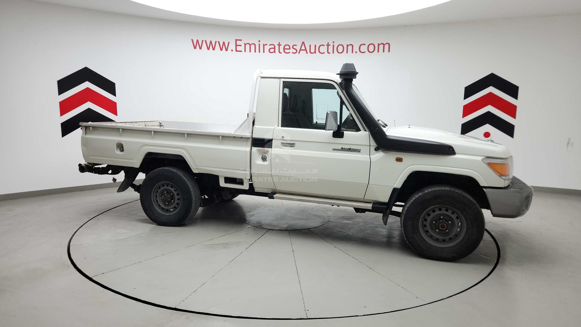 2018 TOYOTA LAND CRUISER VIN: JTFLV73J0J7503183