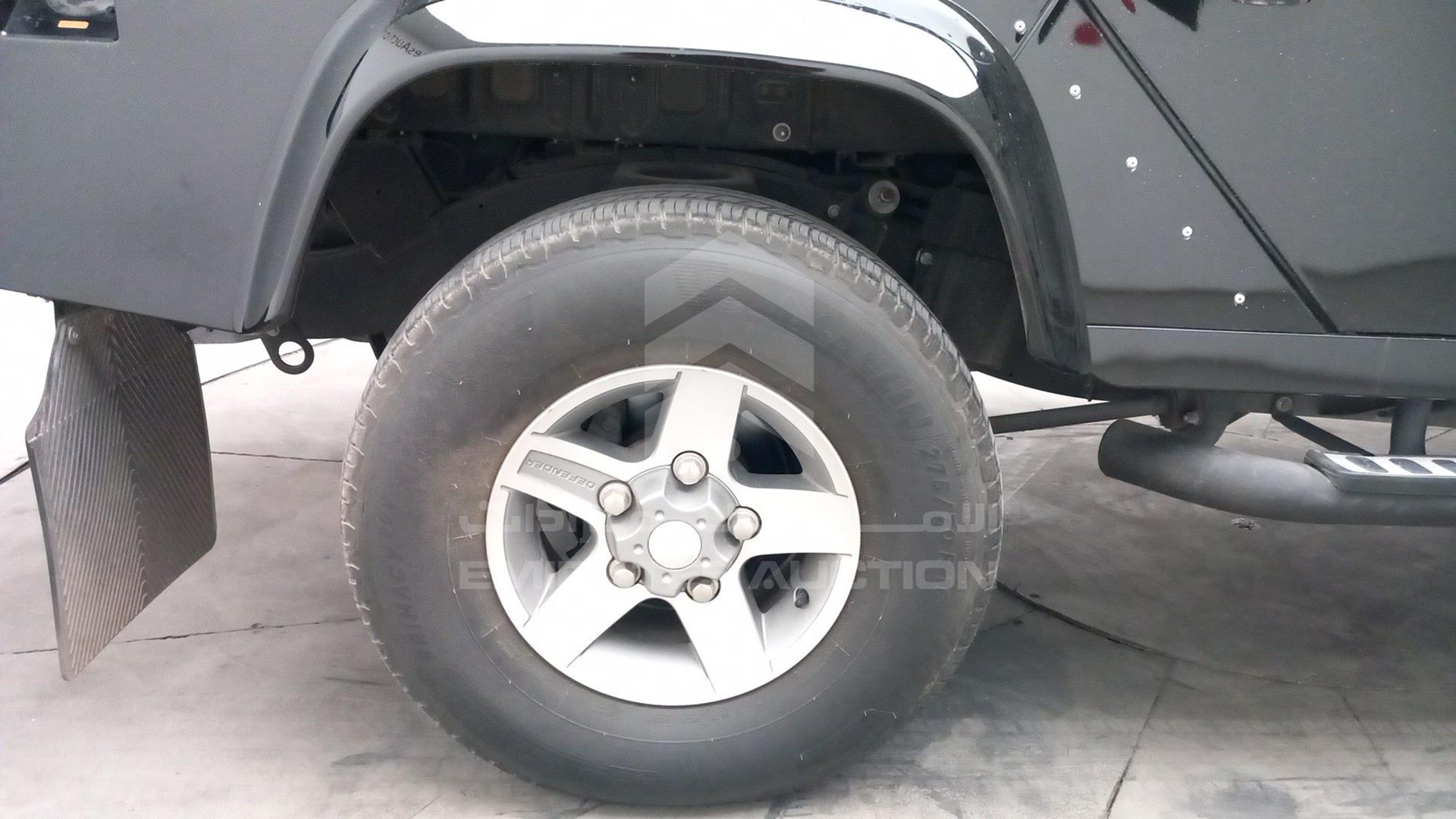 2013 LAND ROVER DEFENDER VIN: SALLDHMR8DA441729