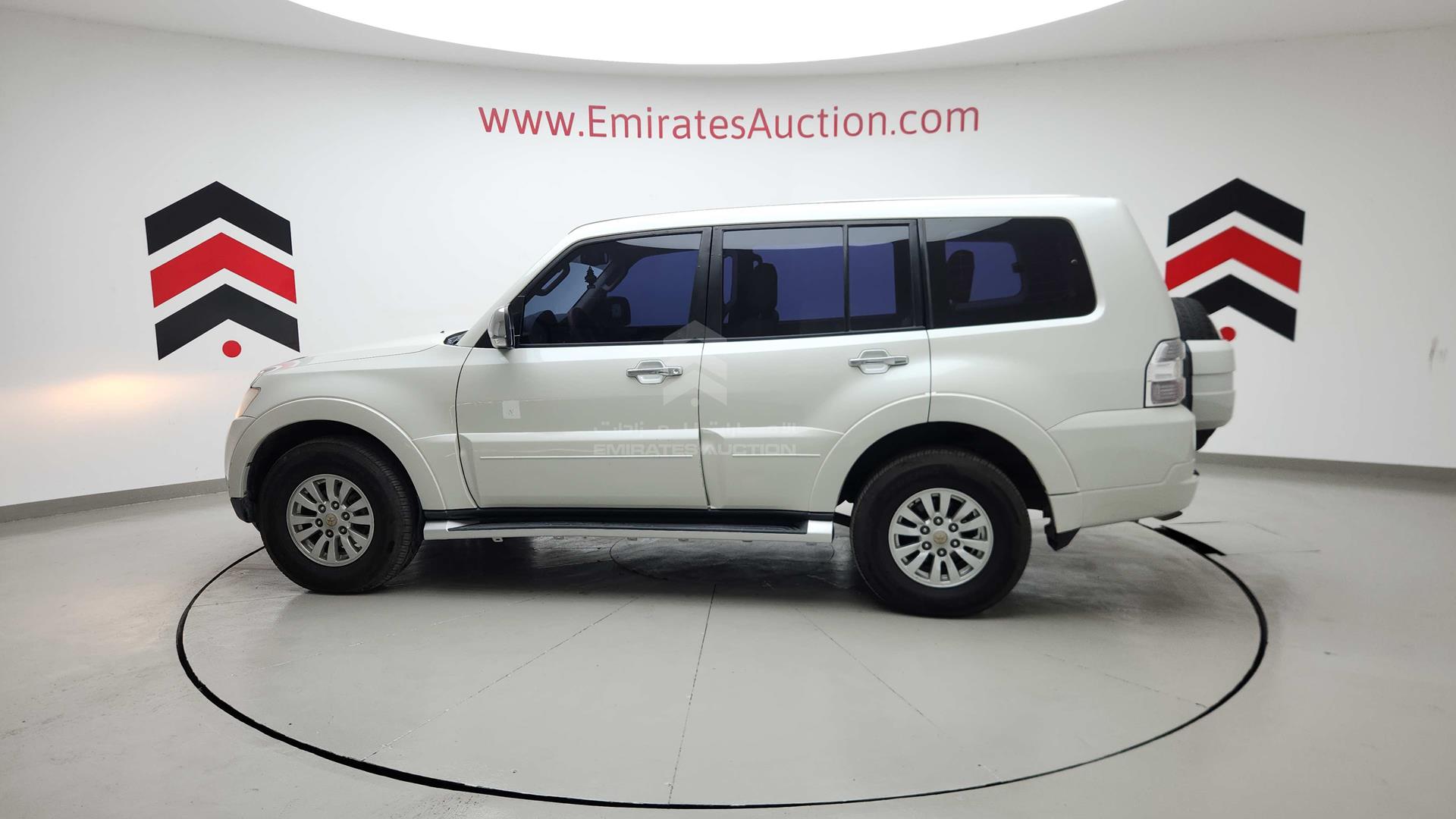 2011 MITSUBISHI PAJERO VIN: JMYLRV95WBJ705799