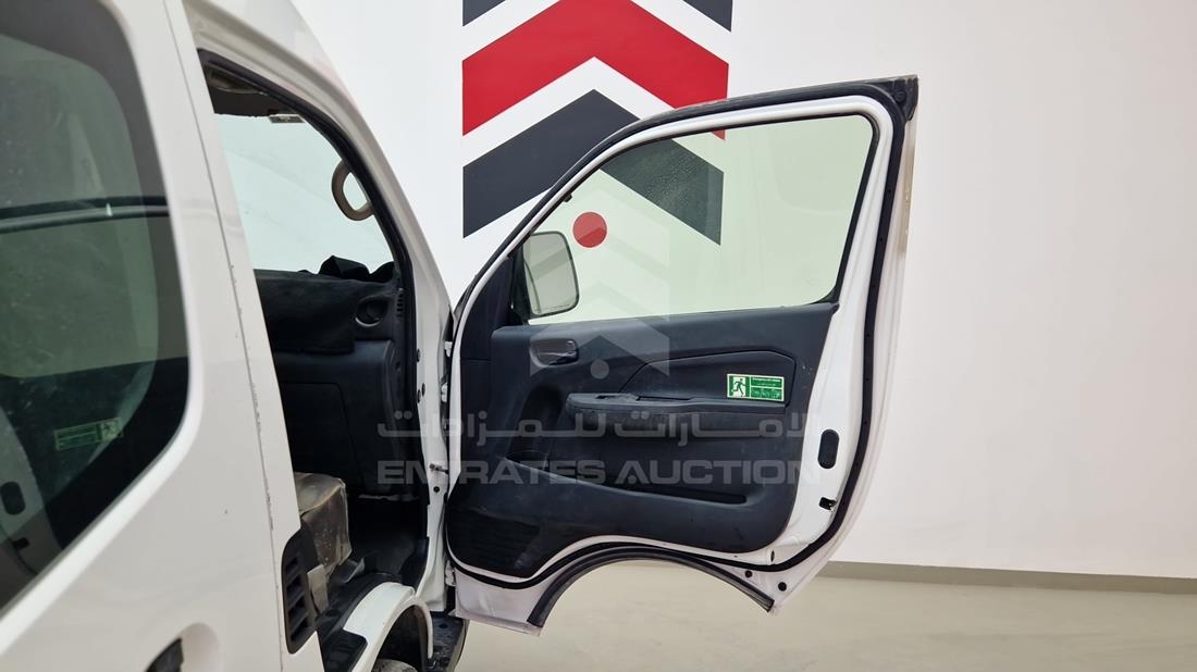 نيسان أورفان 2024 — الباب الأمامي الأيمن — صورة 25