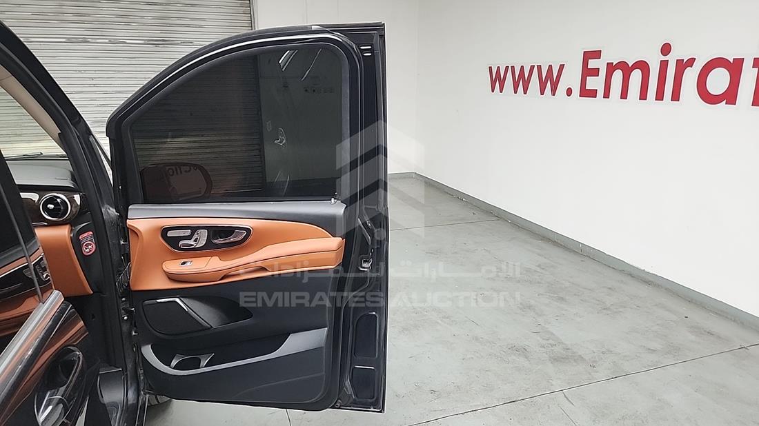 2016 Mercedes V 220 — Front Right Door — Photo 29