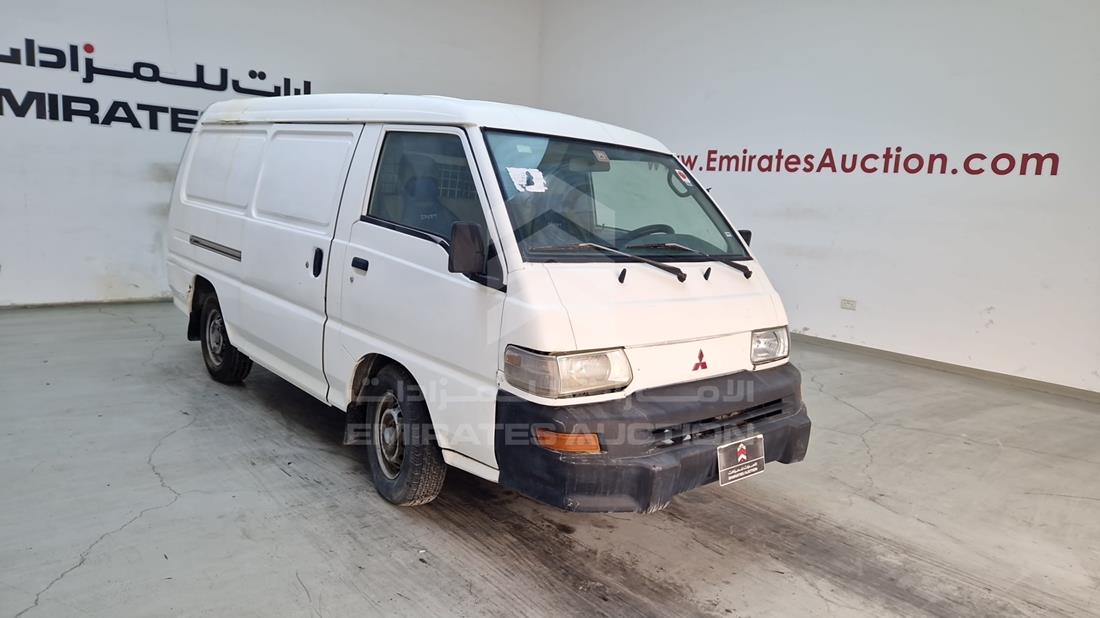 ميتسوبيشي ال 300 2007 — الزاوية الأمامية اليمنى — صورة 10