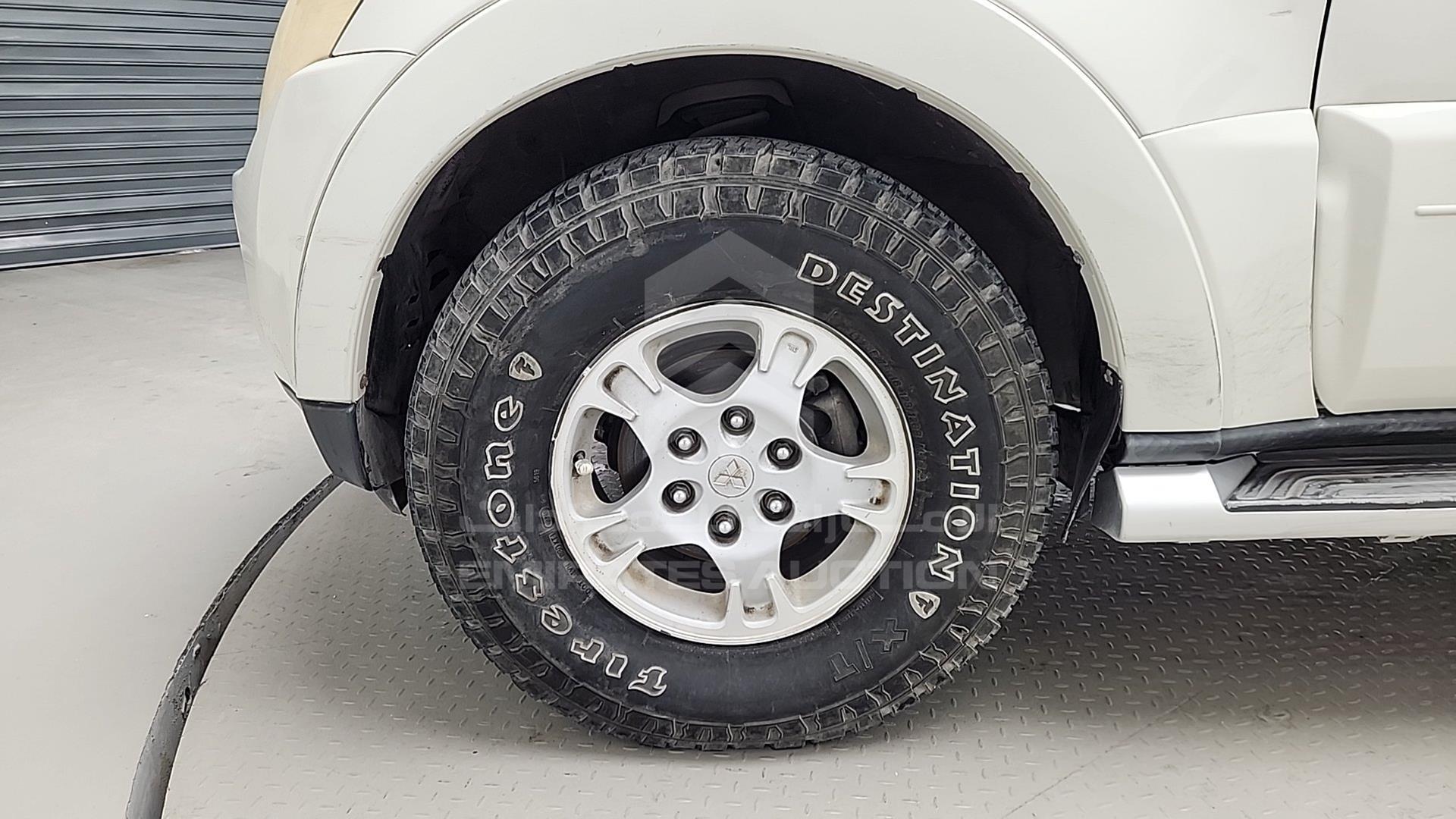 2009 MITSUBISHI PAJERO VIN: JMYLRV93W9J703606