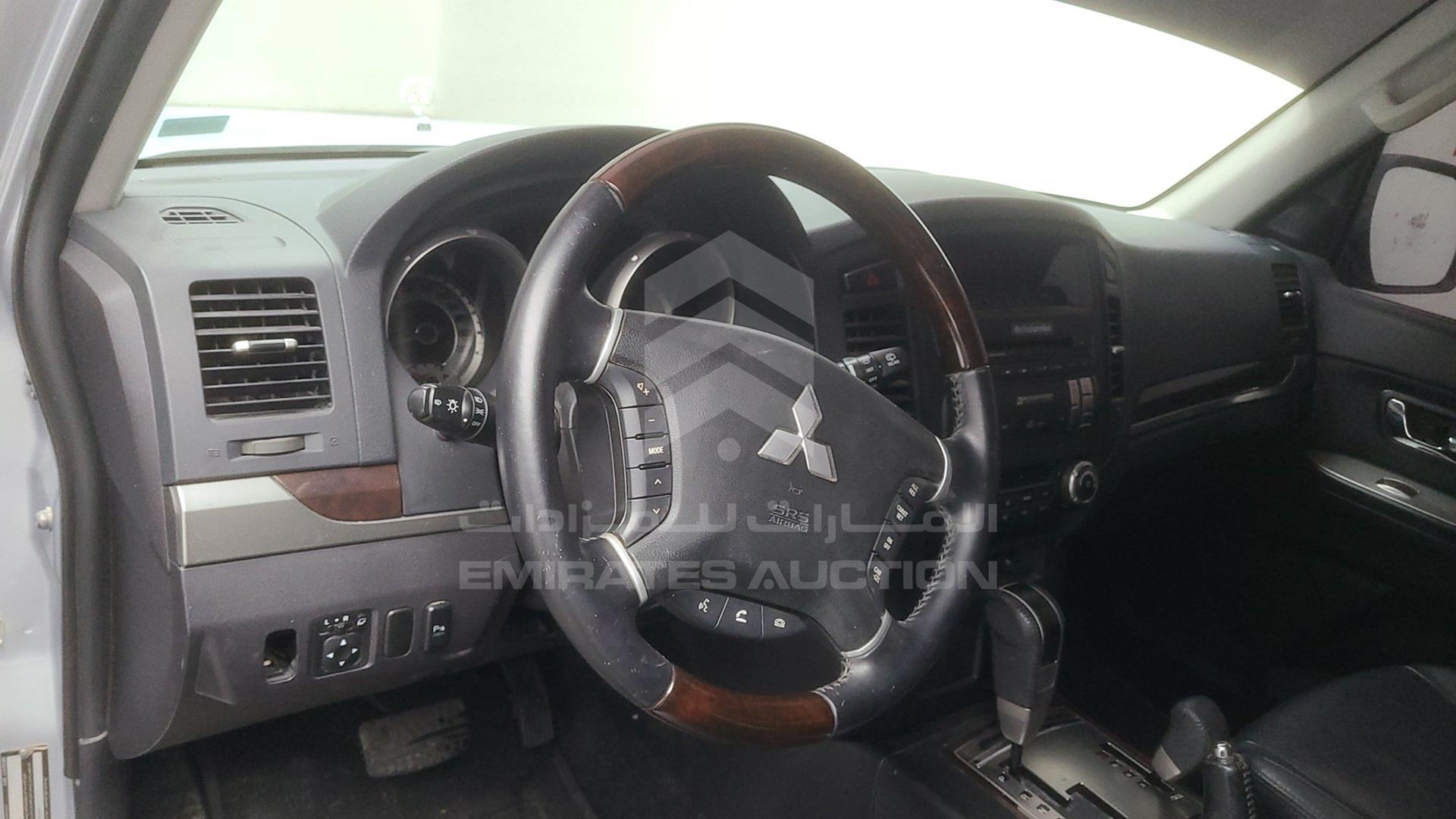 2011 MITSUBISHI PAJERO VIN: JMYLRV95WBJ704959