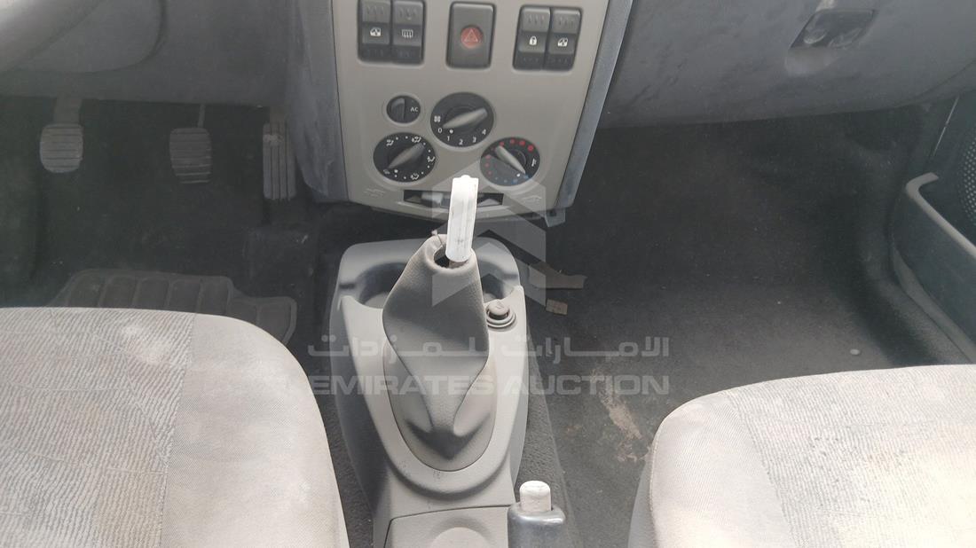 2012 Renault Logan — Gear View — Photo 16