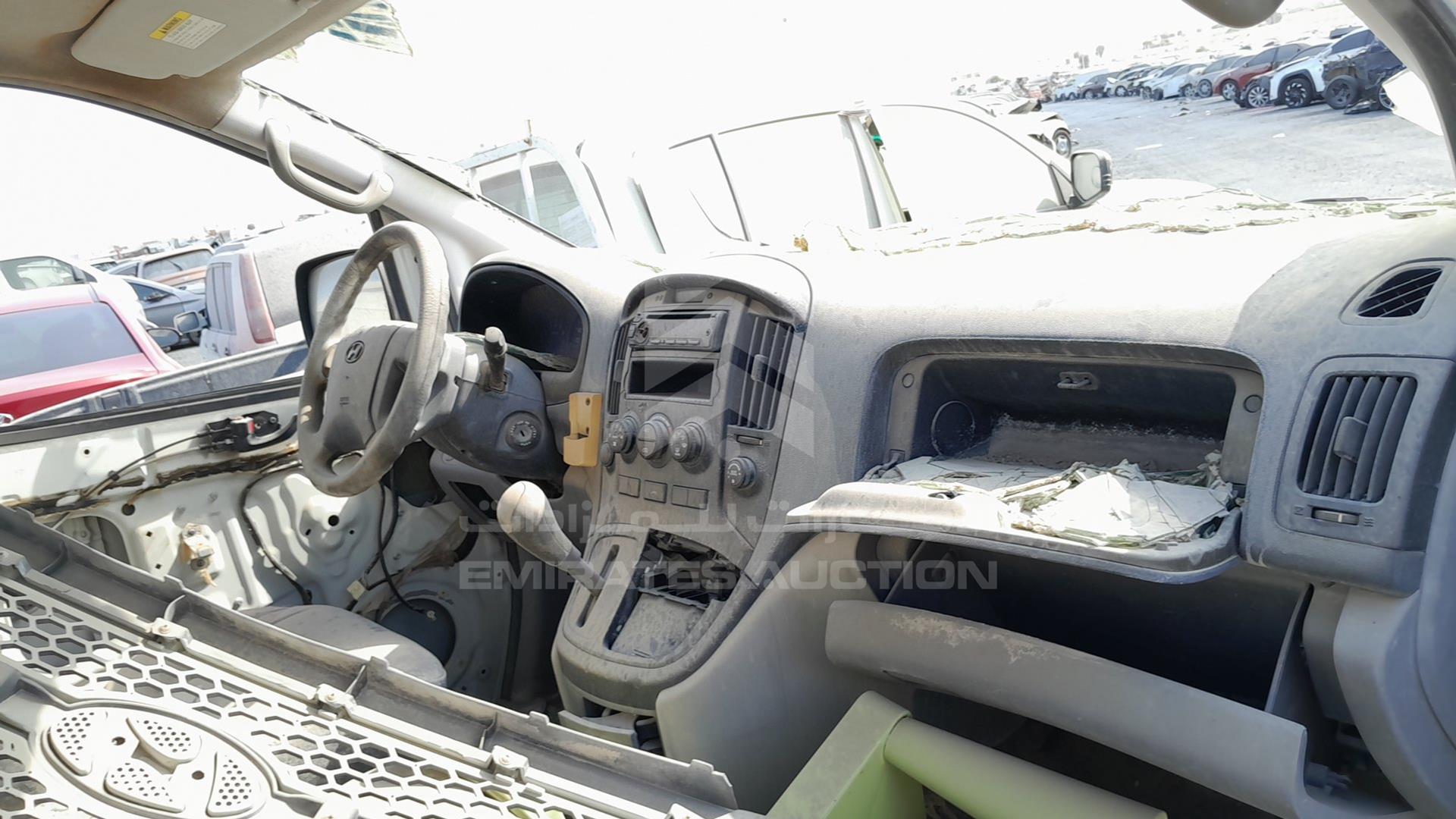 2011 HYUNDAI H1 VIN: KMJWA37R3BU282315