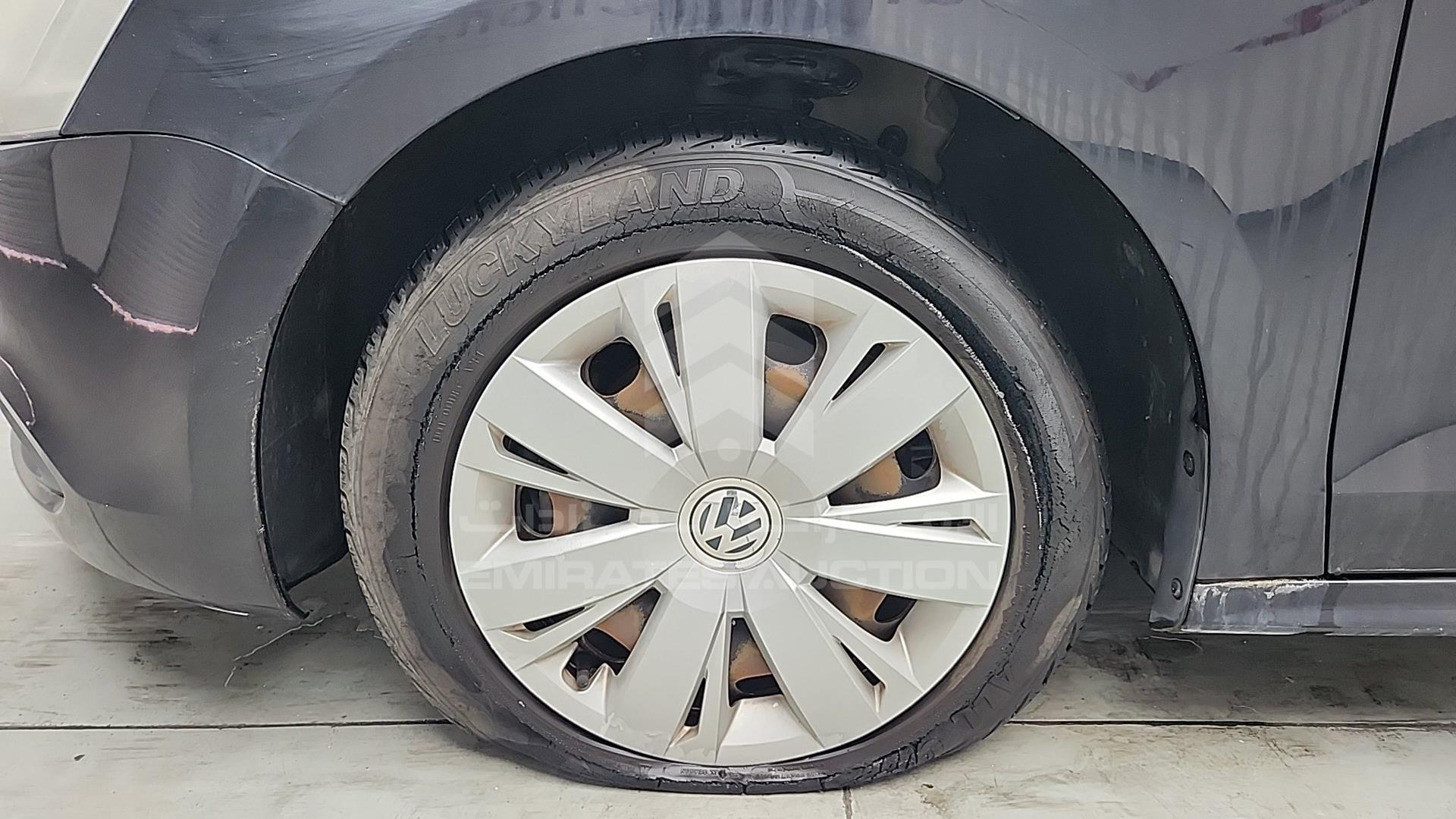 2015 VOLKSWAGEN JETTA VIN: WVWRV1AJXFM200939