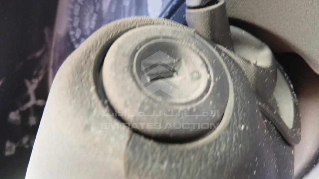 2005 GMC Yukon — Keys — Photo 4
