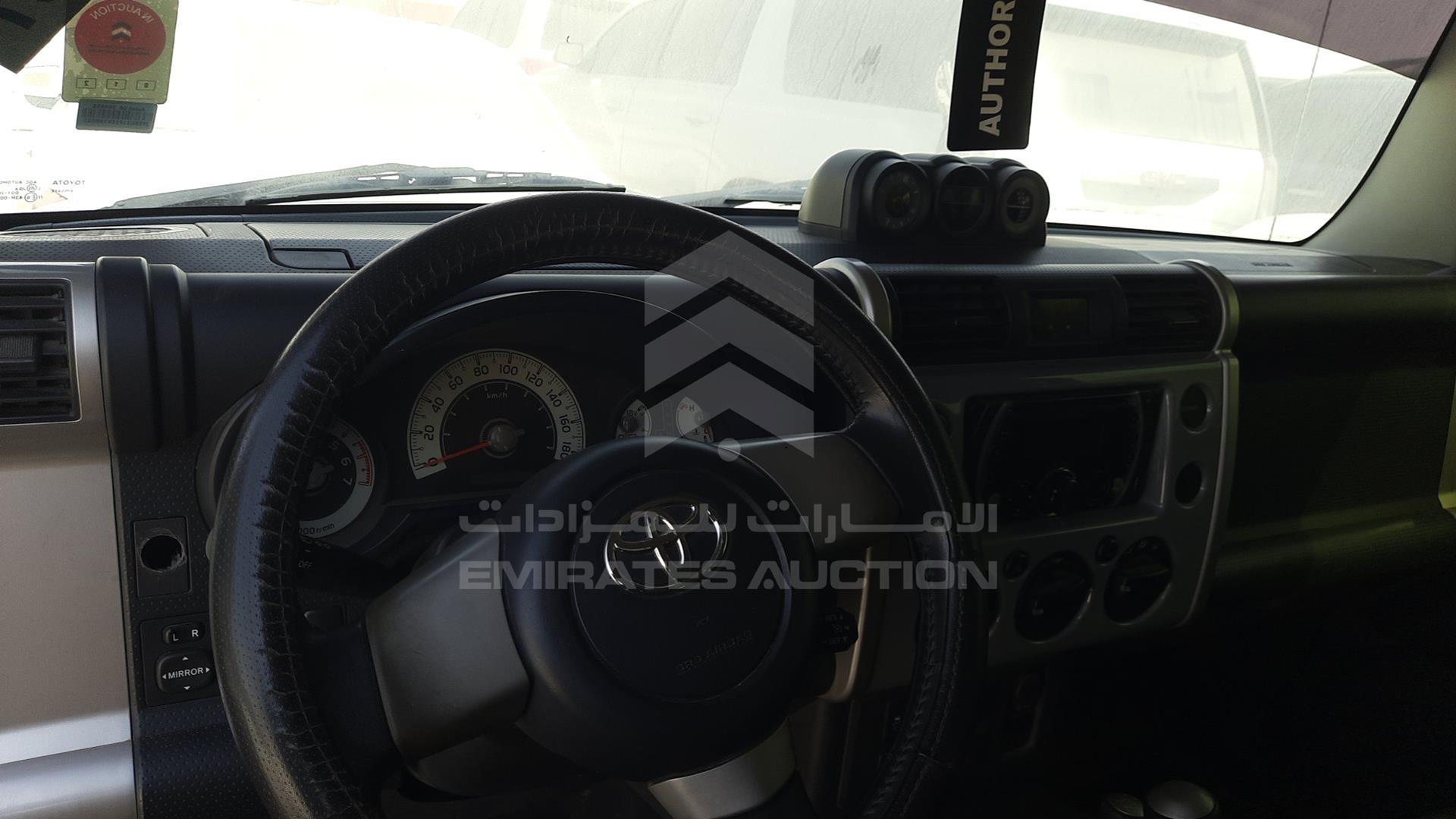 2014 TOYOTA FJ CRUISER VIN: JTEBU11F1EK198021