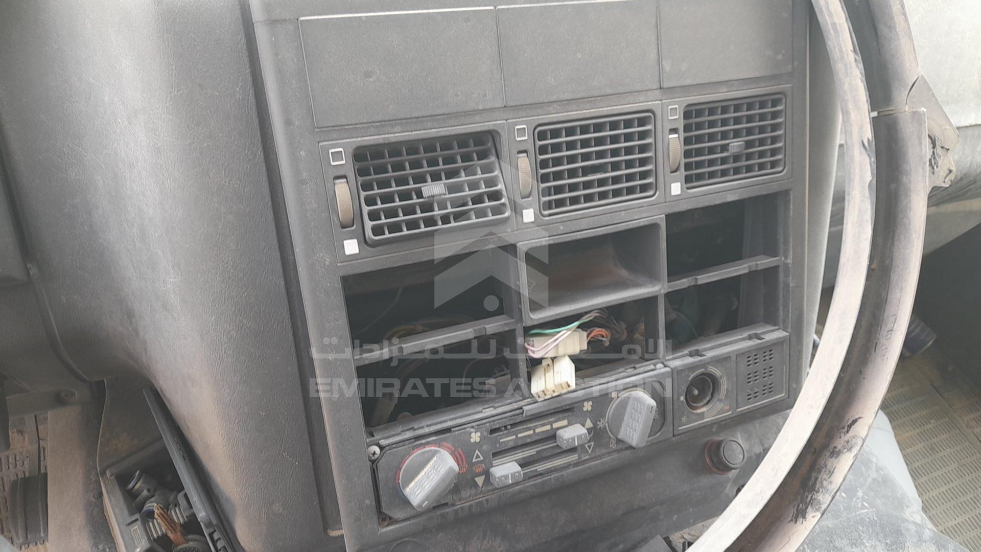 0 IVECO --- VIN: WJMB1VNS00C118985