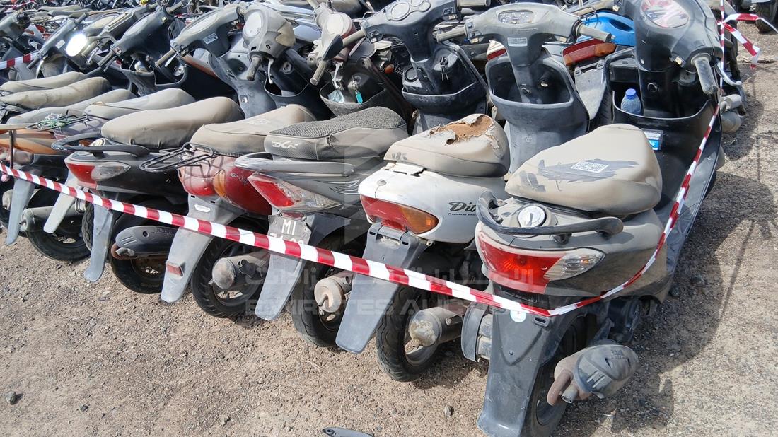 20 Scooter - Scrap without document — Rear Right Passenger View — Photo 15