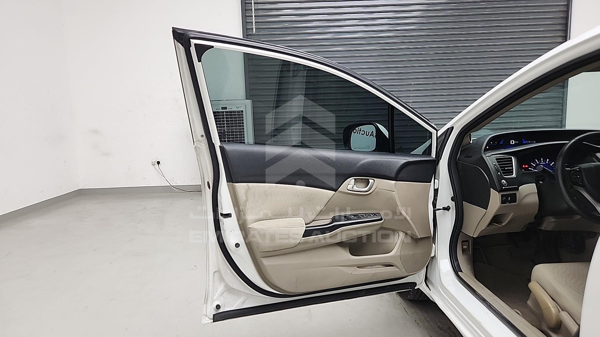 2014 HONDA CIVIC VIN: 19XFB2647EE900757