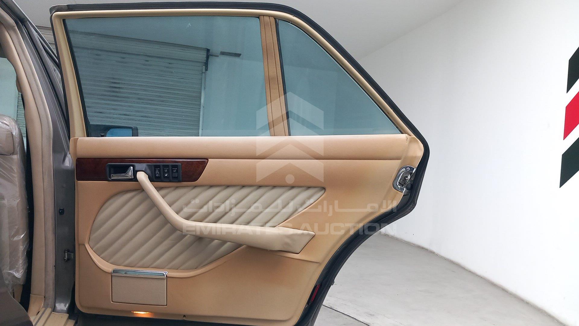 1990 MERCEDES SEL 560 VIN: WDBCA39E5LA531735