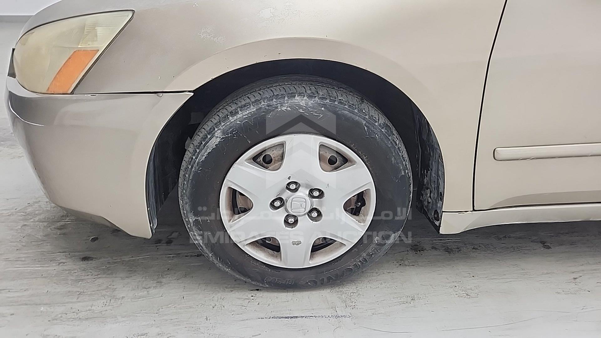 2005 HONDA ACCORD VIN: JHMCM56505C404356