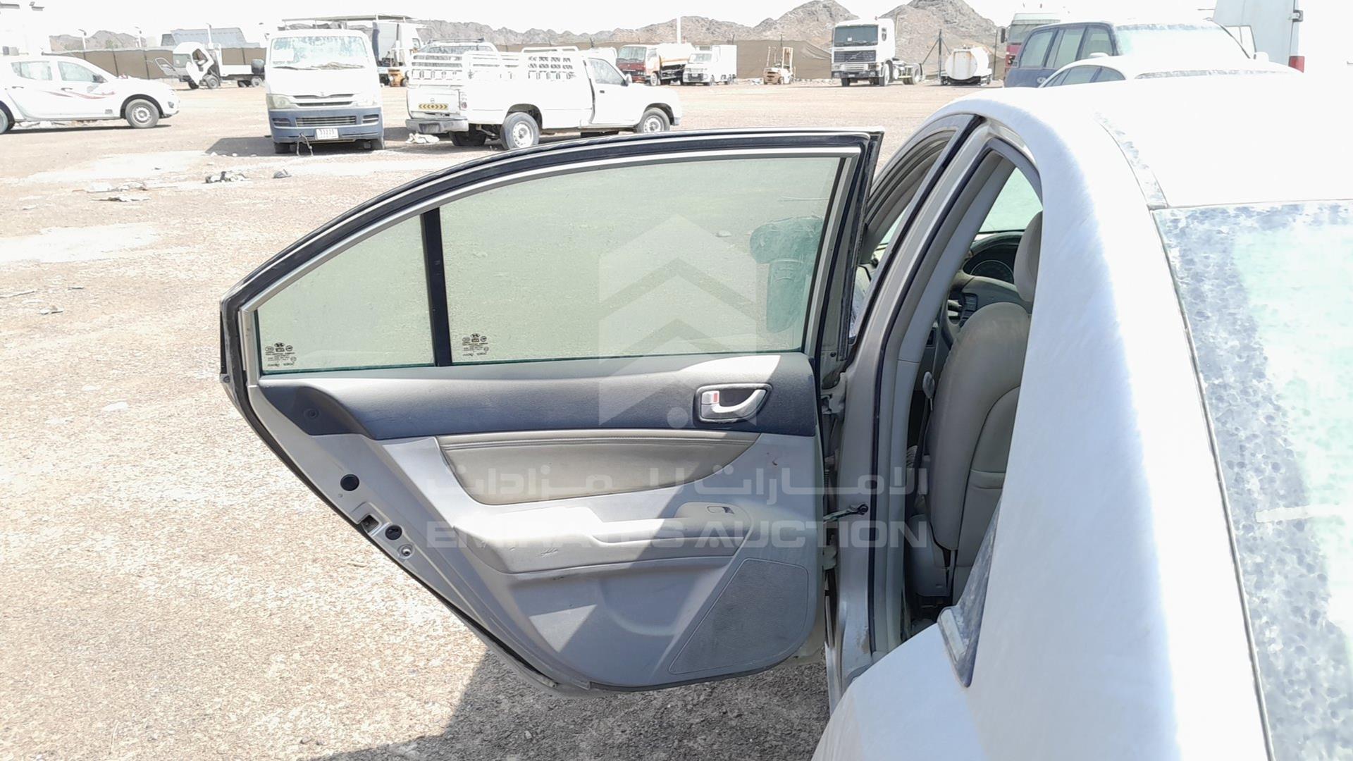 2007 HYUNDAI SONATA VIN: KMHEU41F87A327623