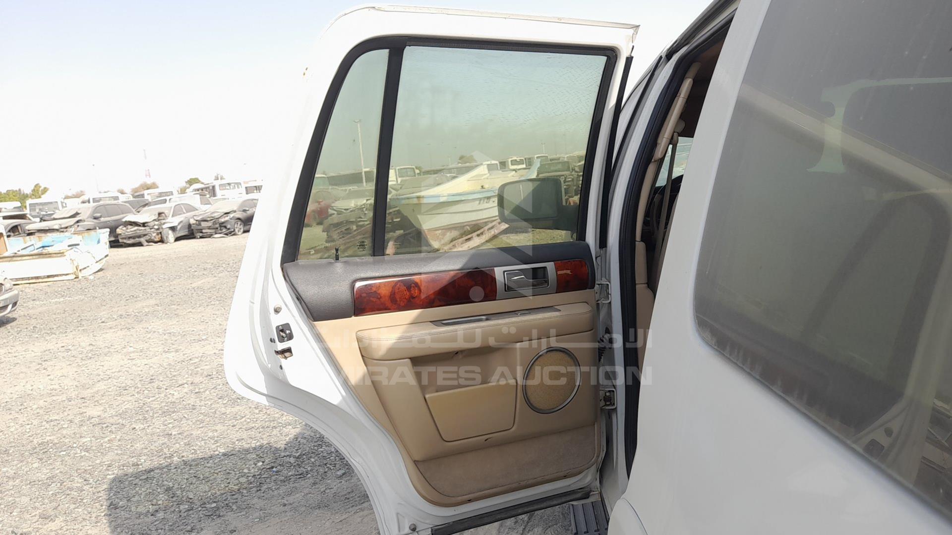 2005 LINCOLN NAVIGATOR VIN: 5LMFU28505LJ23998